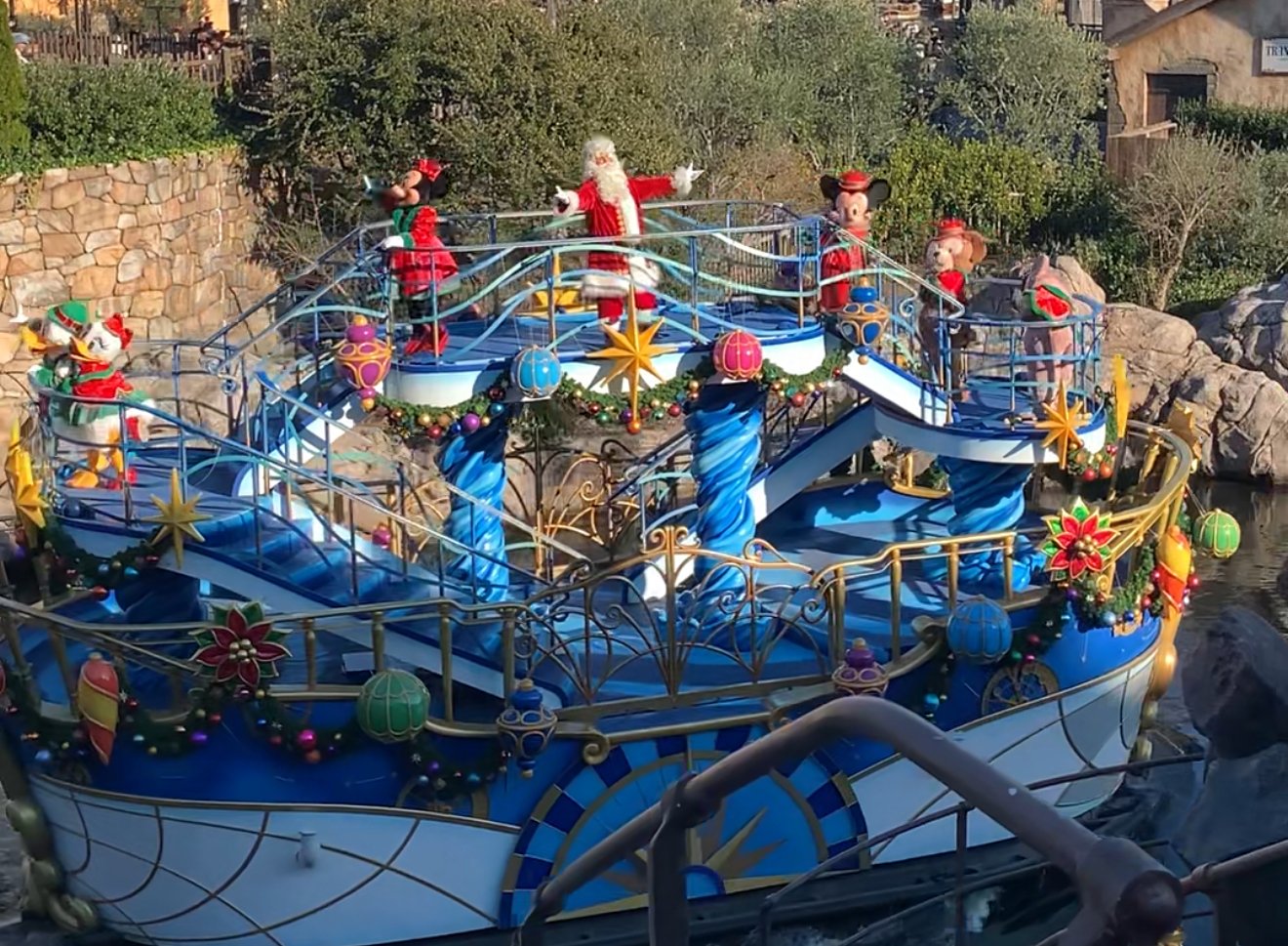 Christmas at Tokyo Disney guide 2026